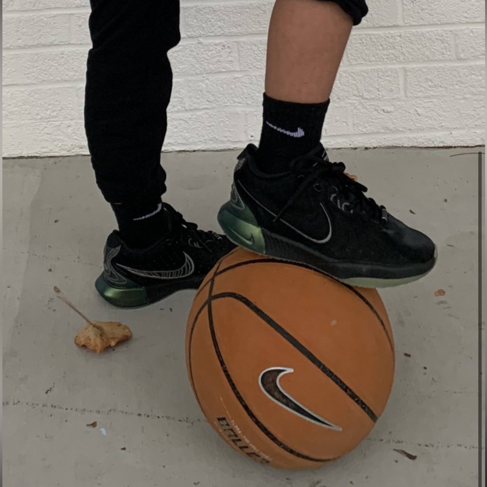 ✨ NIKE ✨ LIKE NEW LeBron XXI 21 Tahitian Air Zoom Basketball Sneakers Sz 4Y $160 - Picture 17 of 17